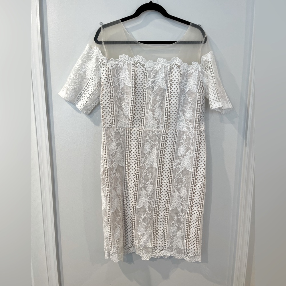 Beautiful lace back zip ‘wedding’ dress. Size 1XL. New.